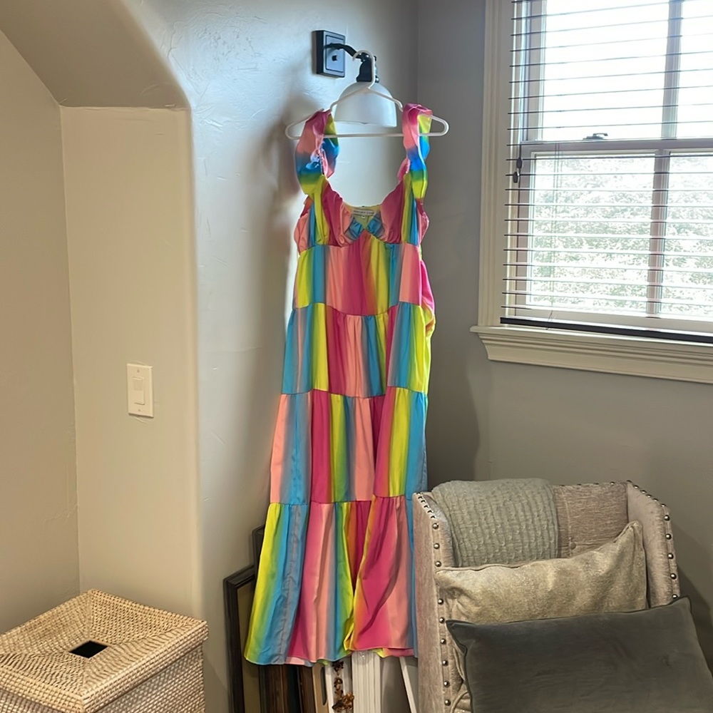 Super fun dress! Wore it once for a wedding.